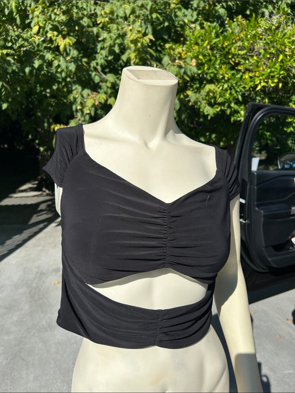 Cap Sleeve Keyhole Crop Top